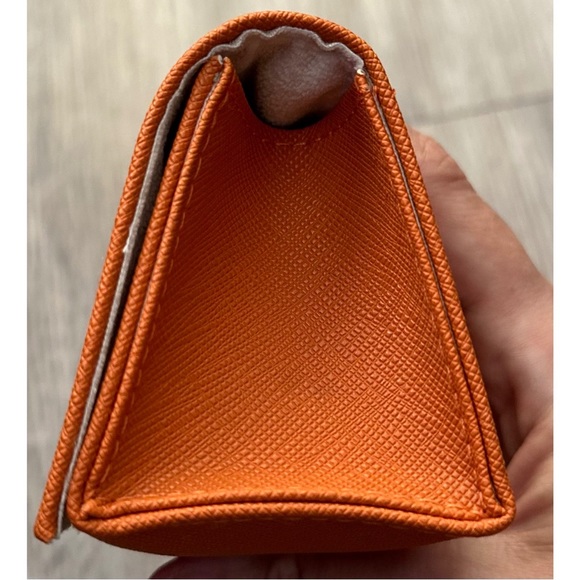 Tory Burch Orange Glasses Case w/Cleansing Cloth - Picture 7 of 12